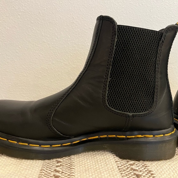 Dr. Martens 2976 Chelsea Boot - Women's,size 7 US , 5 UK , 38 - Picture 4 of 16